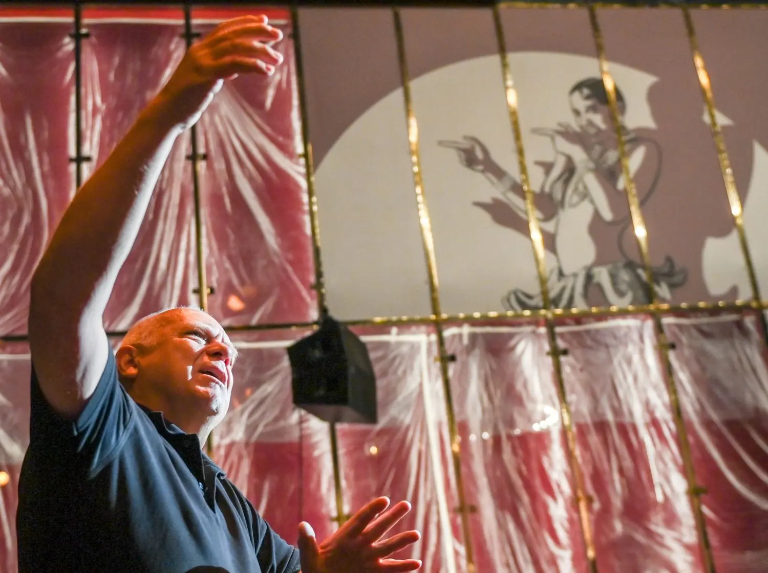 Intendant Georg Strecker präsentiert das Programm «Golden Years - Die 20er Jahre Varieté Revue No 2» über den Glamour der Zwanziger im Wintergarten Varieté.