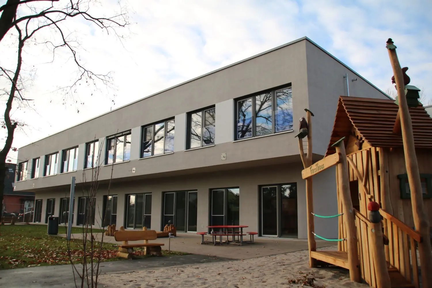 Die neue Kita „Stadtspatzen“ in der Speyerer Straße wurde im Dezember zur Nutzung übergeben und ist in Betrieb. Die ersten Stadtspatzen-Kinder wurden bis zur Fertigstellung des Neubaus noch in der Park-Kita betreut.