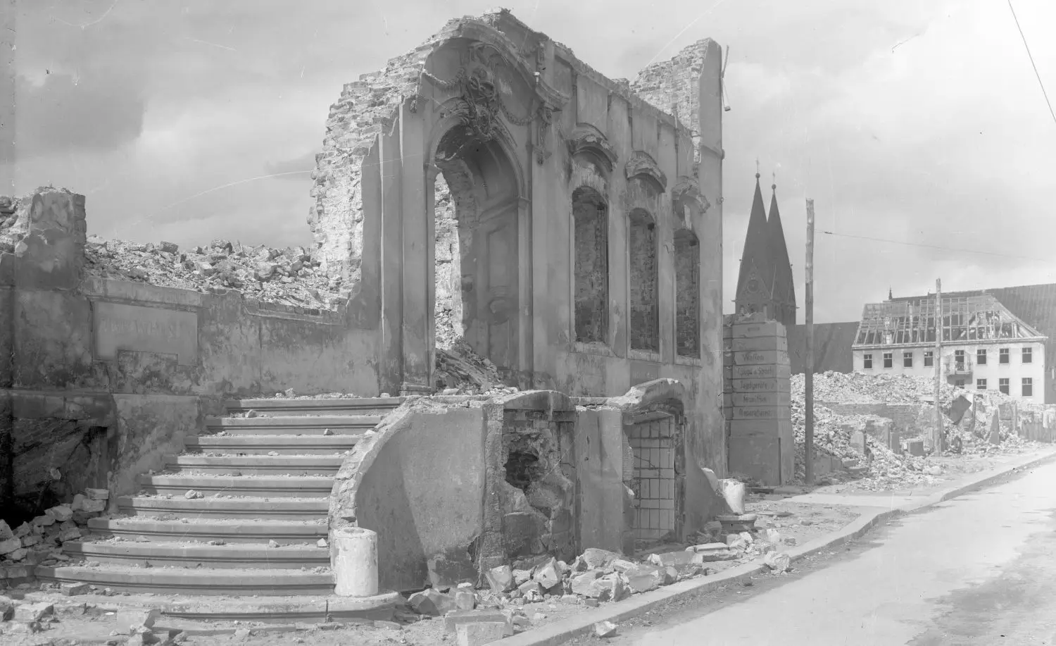Mit der Zerstörung des Lienauhauses zum Kriegsende 1945 war die Heimstätte des ersten Kunstvereins in Frankfurt (Oder) für immer verloren – und mit dem Gebäude vermutlich auch einige gesammelte Kunstwerke.