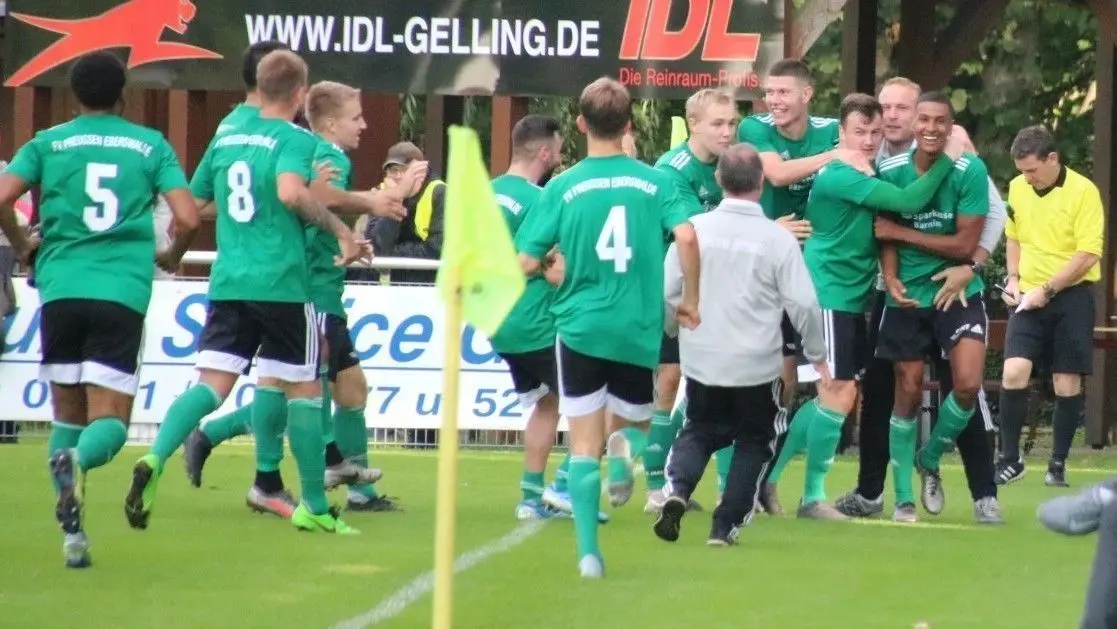 Jubeltraube: Beim 3:2 in Sachsenhausen brachen beim FV Preussen Eberswalde alle Dämme.