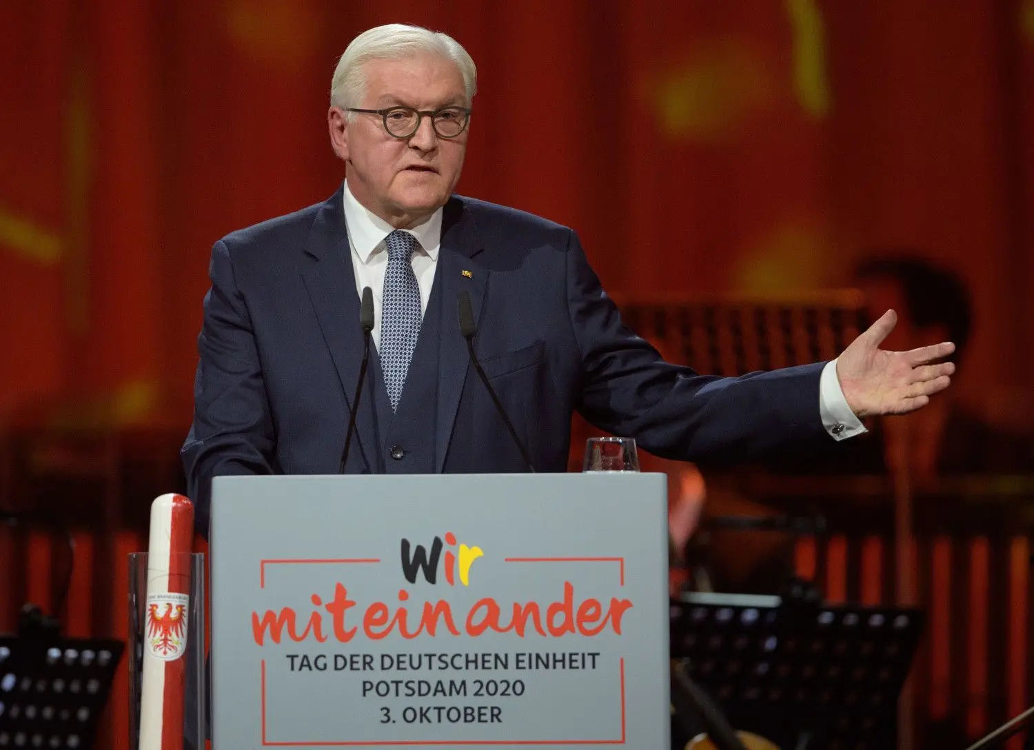 Bundespräsident Frank-Walter Steinmeier spricht auf dem Festakt zum 30. Jahrestag der Deutschen Einheit in der Metropolis-Halle.