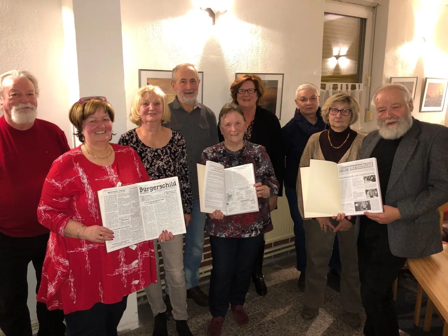 29. Februar: Zu einer „Redaktionssitzung" nach 30 Jahren treffen sich ehemalige „Macher" der Zeitung „Bürgerschild“ im Schildower Kastanienhof. Die ehrenamtlichen Redakteurinnen und Redakteure berichteten seit der Wende 19 Jahre lang kritisch aus Schildow und Mühlenbeck, später auch aus Zühlsdorf. Anfang 2009 wurde das Blatt eingestellt.