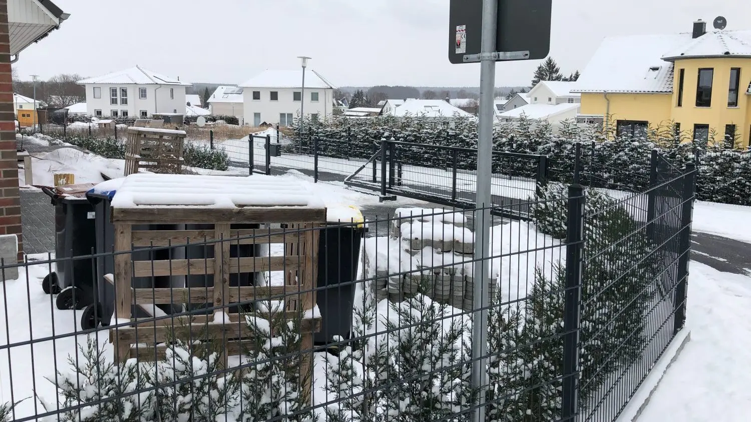 Grundsteuer müssen alle Grundstückbesitzer zahlen, egal, ob sie gerade erst gebaut haben, wie hier im Grüneberger Neubaugebiet oder sie ein alte Immobilie haben.