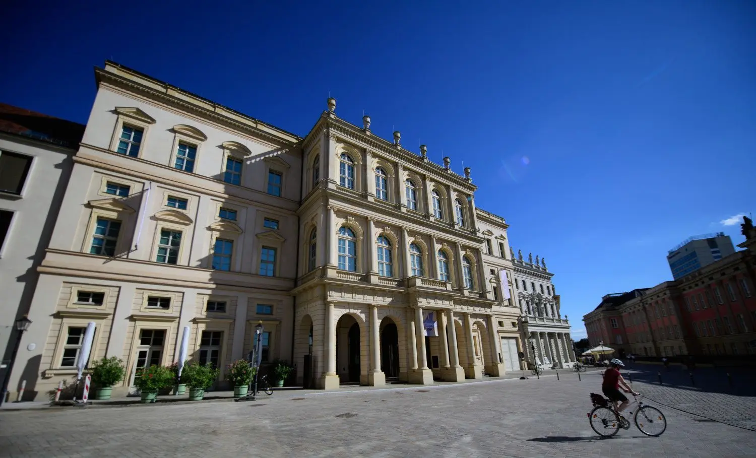Das Museum Barberini in der Innenstadt am Alten Markt. Durch die in Brandenburg beschlossenen kleinen Schritte zur Lockerung der Corona-Beschränkungen ist das Besuchen von Museen seit Montag, 8. März 2021 wieder möglich. Voraussetzung ist ein gebuchter Termin und dass sich die Infektionslage nicht verschlechtert.