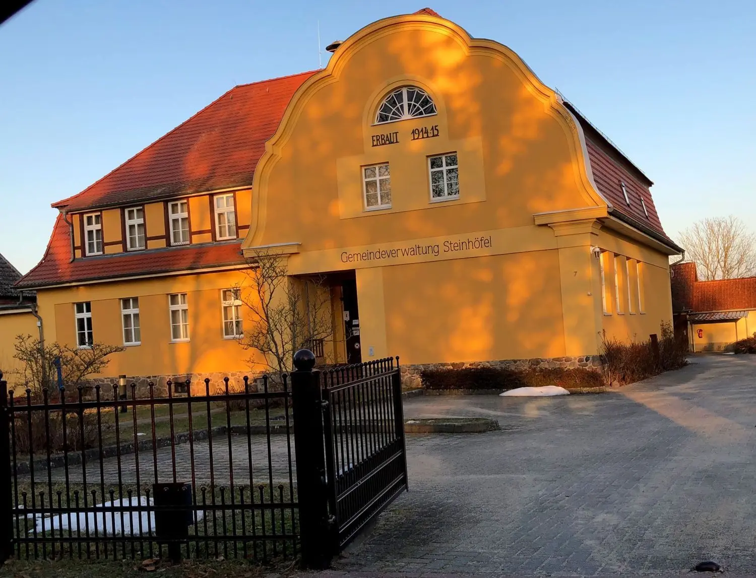 Für eine Kita ungeeignet: Das Gebäude, in dem die Steinhöfler Außenstelle des Amtes Odervorland untergebracht ist, steht unter Denkmalschutz.
