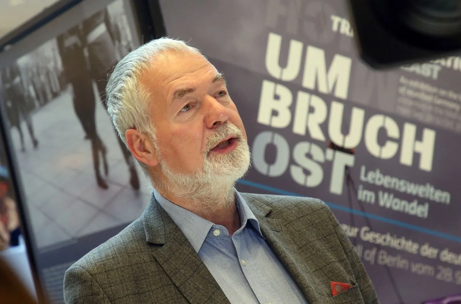 Markus Meckel bei der Eröffnung der Ausstellungen „Umbruch Ost“ und „Einheitsbilder“ der Bundesstiftung zur Aufarbeitung der SED Diktatur in der Mall of Berlin. Meckel war nach der ersten freien Wahl vom 18. März 1990 vom 12. April bis zum 20. August 1990 Außenminister der DDR in der Großen Koalition.