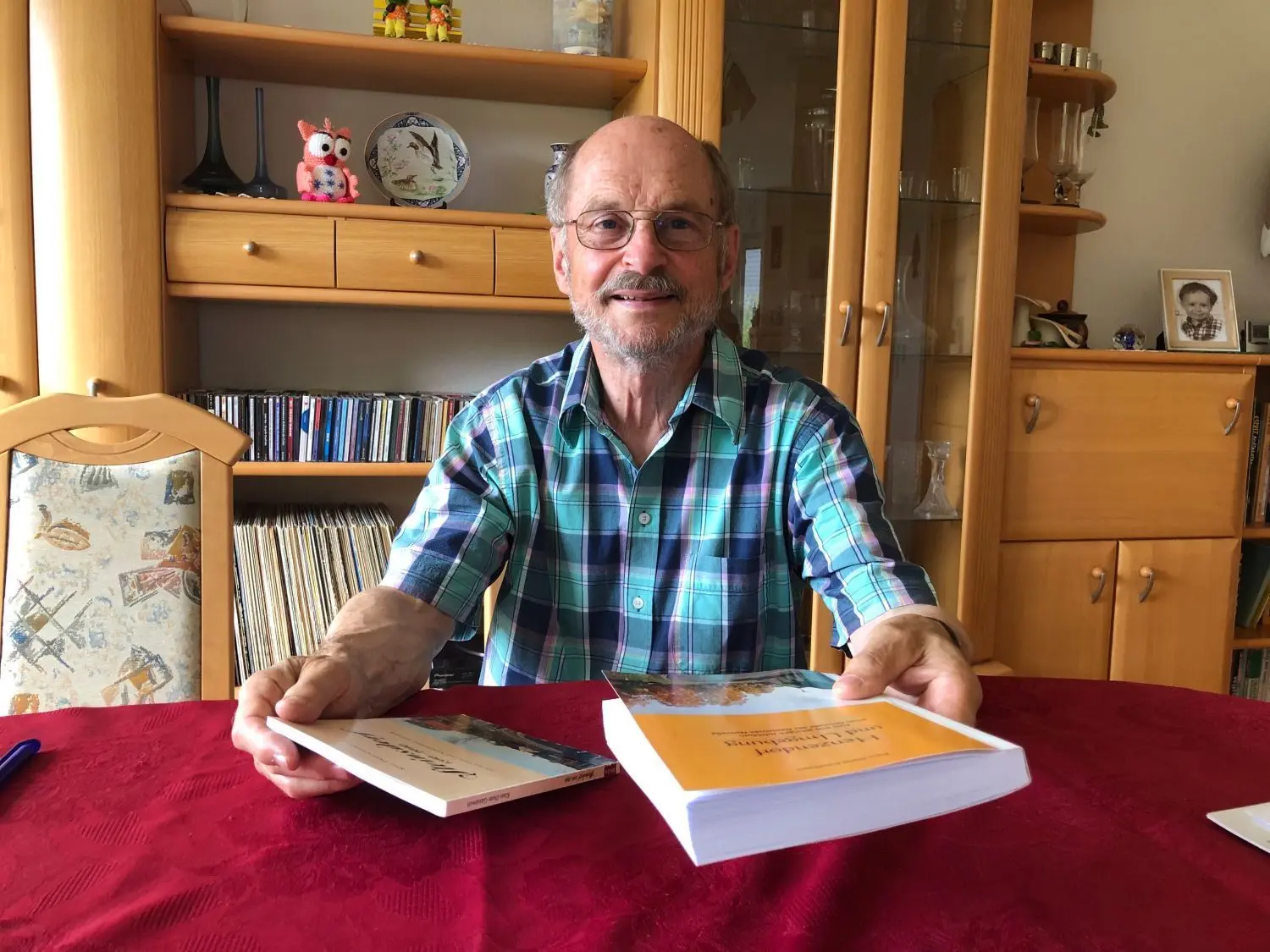 Klaus-D. Gansleweit: „Henzendorf und Umgebung“, ISBN: 978-3869294650