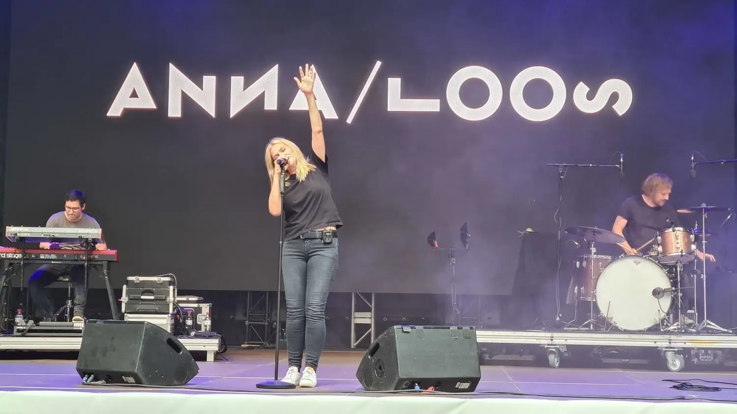 Heimspiel für Anna Loos beim Auftakt-Konzert zum „Kultursommer Brandenburg an der Havel 2021“ – auf der ausverkauften Freilichtbühne.