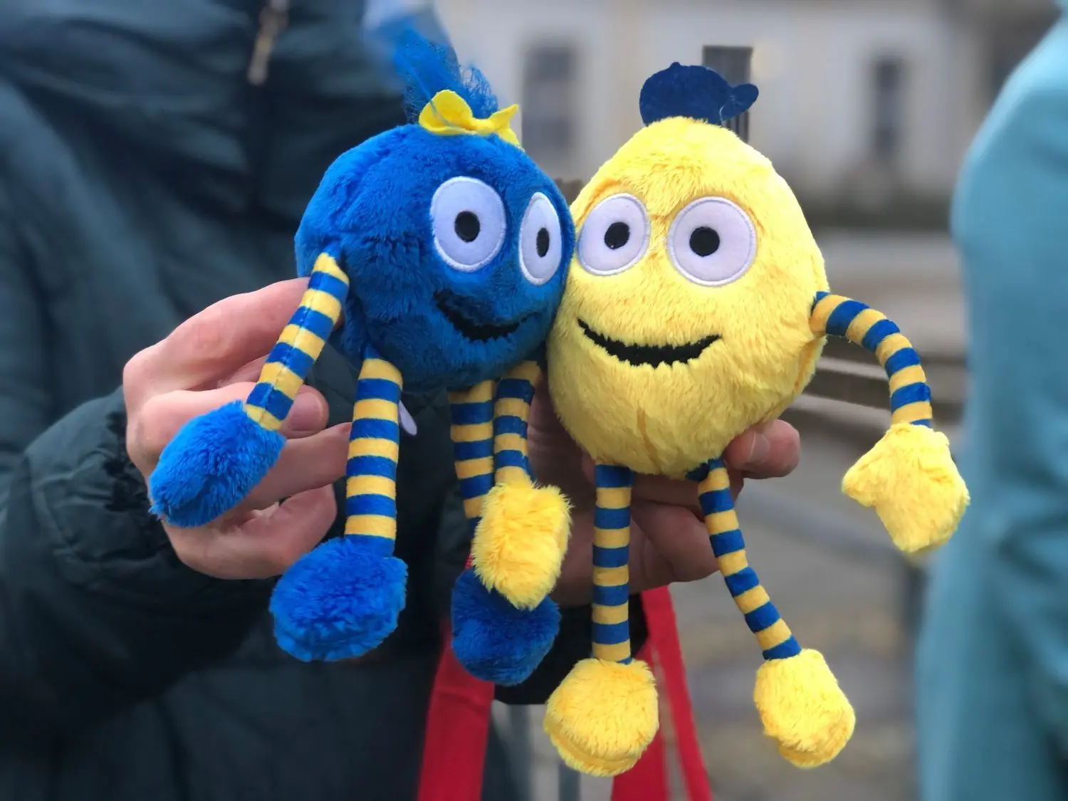 Jedes Kind bekam die EWG-Maskottchen Piso und La Cabana