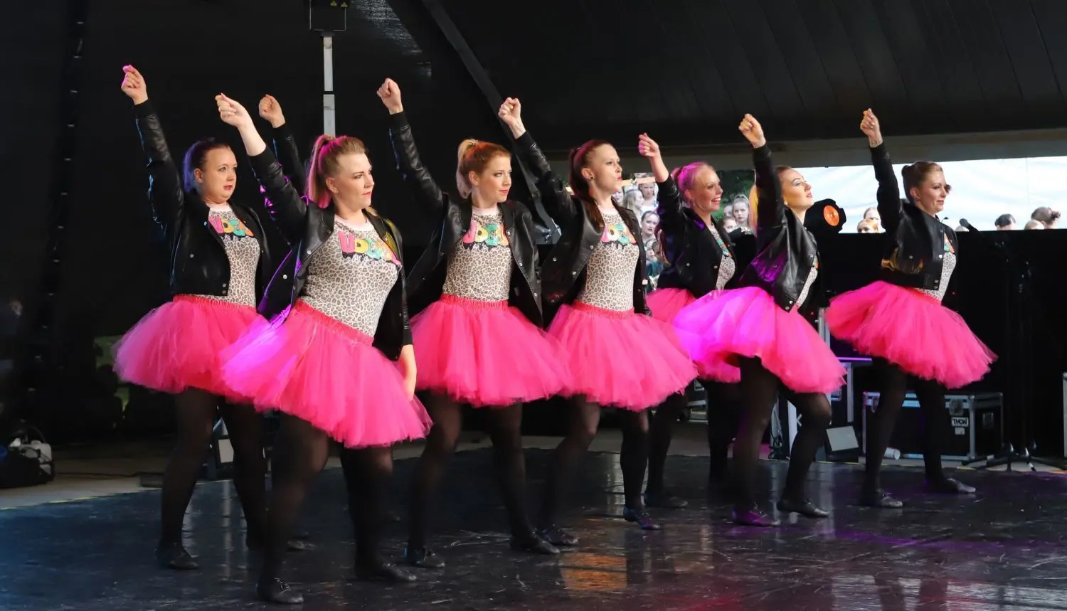 Es darf endlich wieder getanzt werden: die CarMa Chicks mit „Candy Girls“.