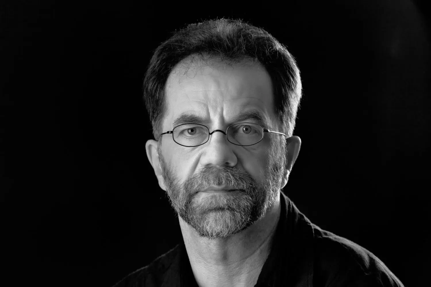 Strahlt Ruhe aus, drängt sich nicht auf: Thomas Kläber im Selbstporträt. Der Fotograf aus dem Süden Brandenburgs sucht die Geschichten hinter den Gesichtern.