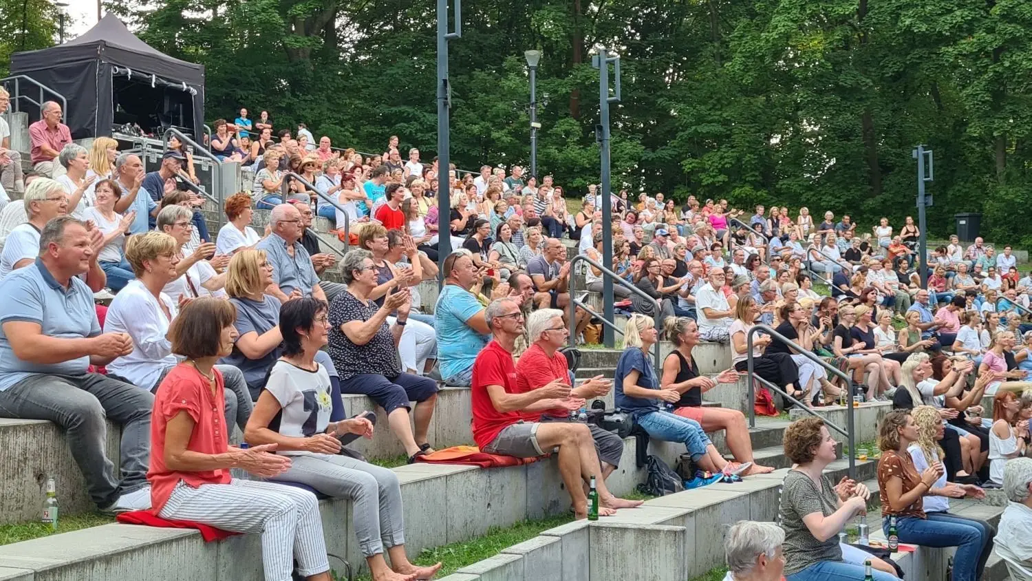 Heimspiel für Anna Loos beim Auftakt-Konzert zum „Kultursommer Brandenburg an der Havel 2021“ – auf der ausverkauften Freilichtbühne.