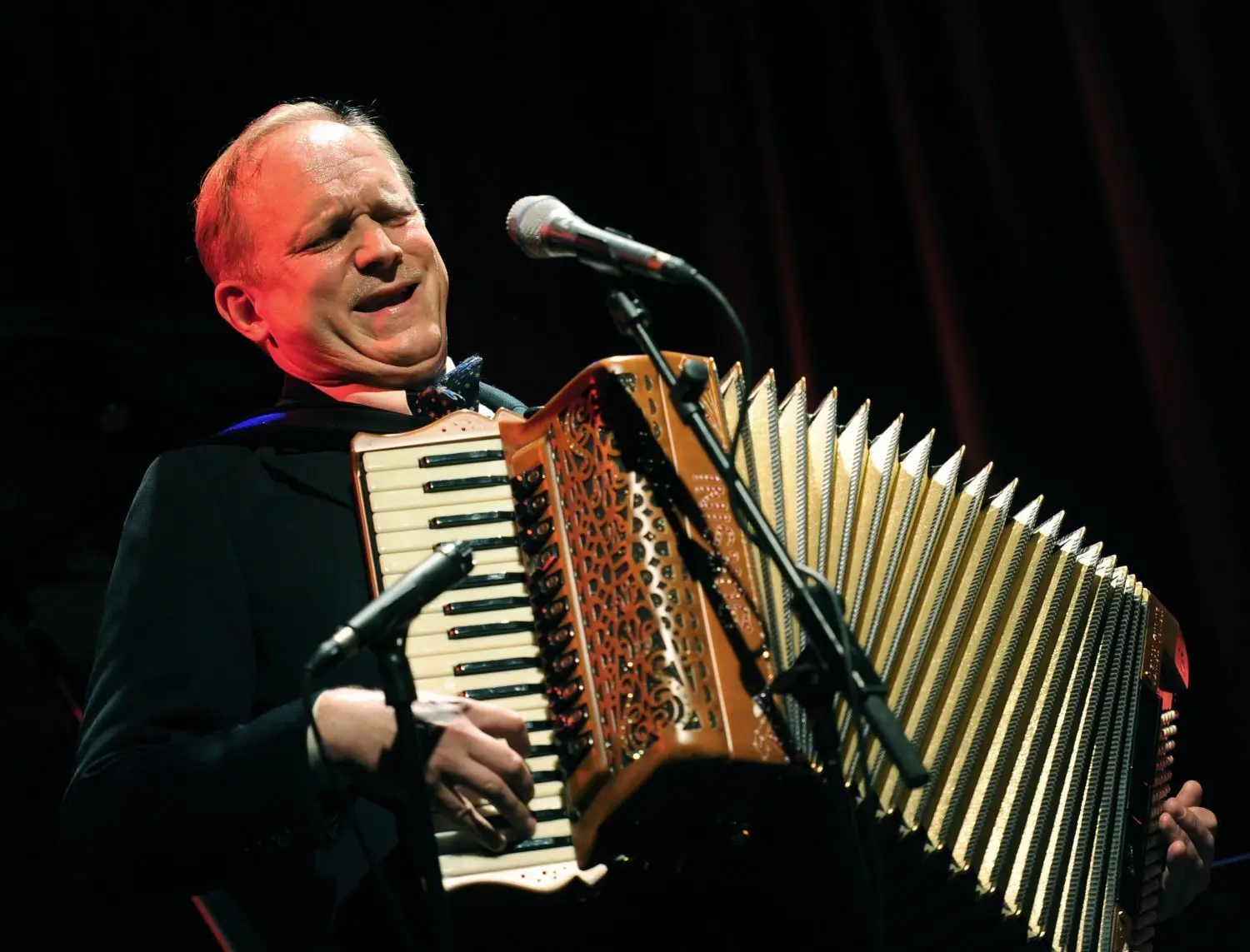 Vielseitig: der Schauspieler, Musiker und Sänger Ulrich Tukur am Akkordeon