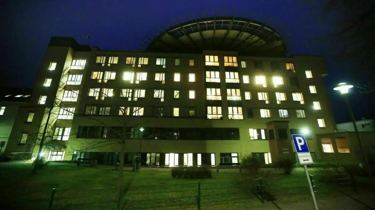 Forßmann–Krankenhaus in Eberswalde: Die Pflegekräfte sollen nun 15,5 Prozent mehr Gehalt bekommen. Nach nur einer Verhandlungsrunde wurde ein Ergebnis erzielt.
Der Corona Block im Forßmann Krankenhaus Eberswalde am 17. 12.2020