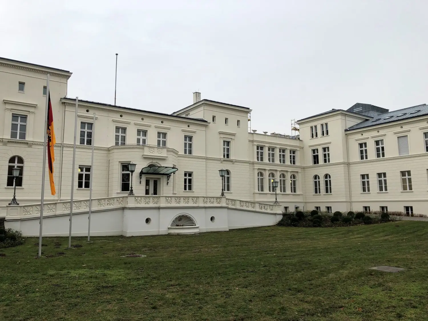 Die Historiker und Sozialwissenschaftler der Bundeswehr residieren in der Villa Ingenheim, einer früheren preußischen Prinzenresidenz.