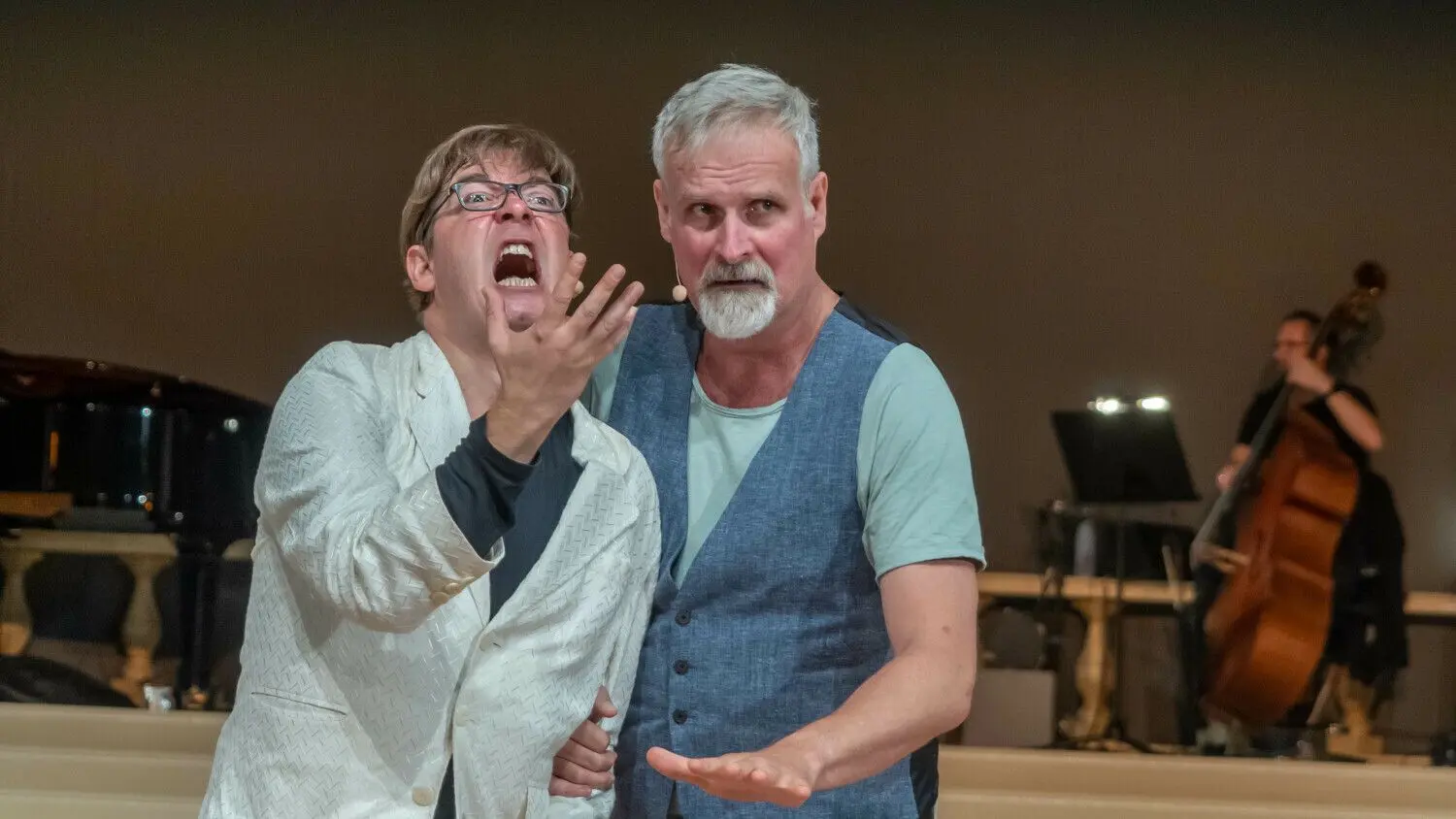 In den Hauptrollen spielen Fabian Ranglack (Zaza) und Dirk Audehm (Georges) ein homosexuelles Ehepaar.