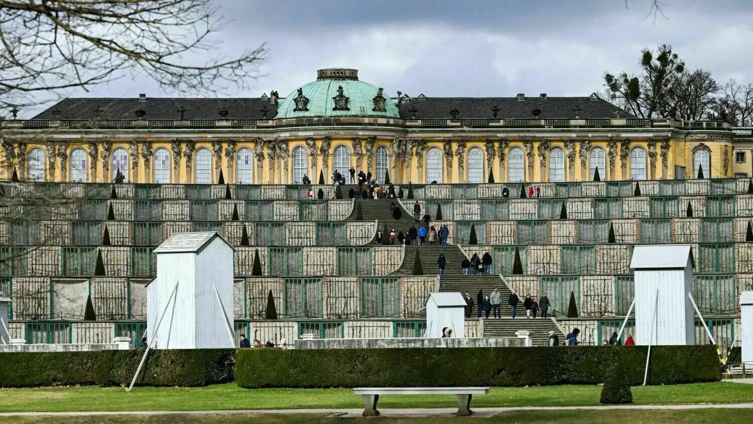 In Garten von Sanssouci wandeln jedes Jahr mehr als eine Million Besucher.