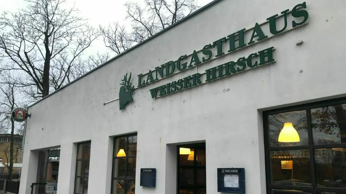 Das Landgasthaus Weißer Hirsch in Borgsdorf ist seit Mitte Januar geschlossen. Ehemalige Mitarbeiter gehen nun juristsch gegen ihren Ex–Chef vor.
Landgasthaus Weißer Hirsch Borgsdorf
seit 230112 geschlossen