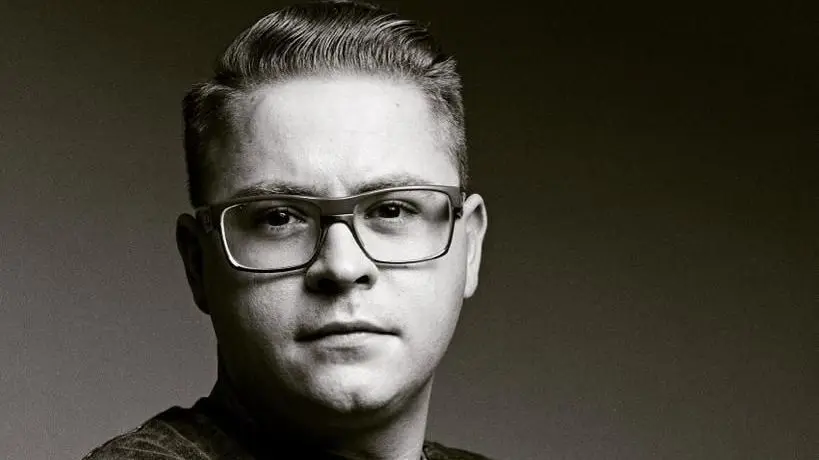 Gustav Schäfer, Schlagzeuger bei Tokio Hotel, wird einen Spendentransport von Frankfurt (Oder) Richtung Ukraine unterstützen.