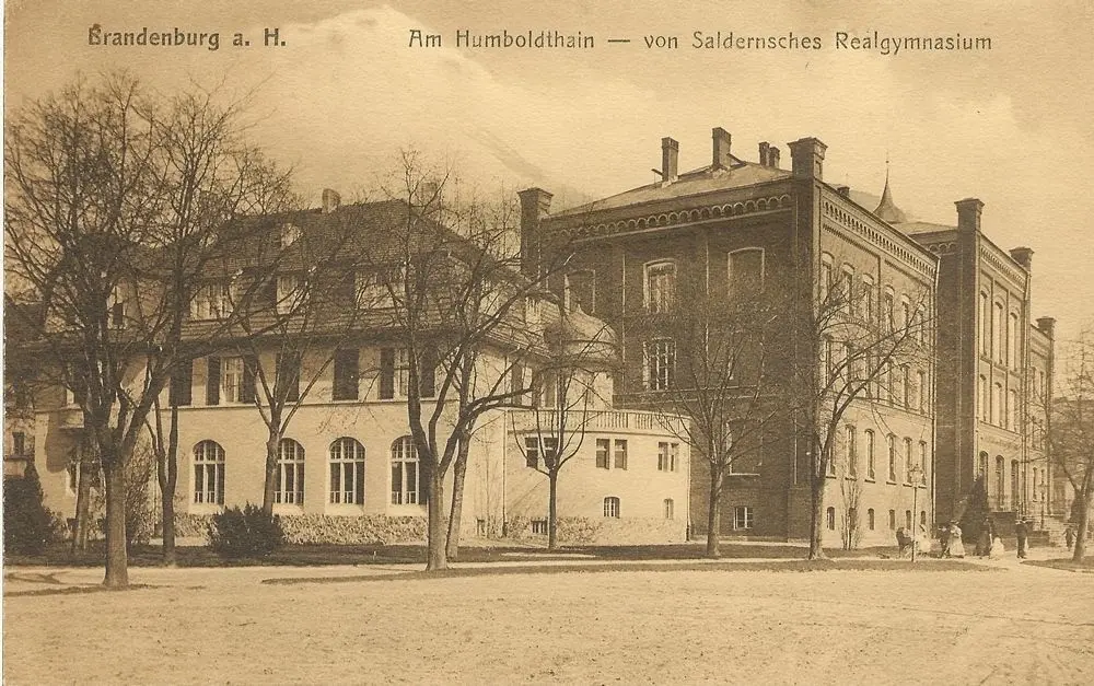 Das von Saldern’sche Realgymnasium laut einer 1916 gestempelten Ansichtskarte.