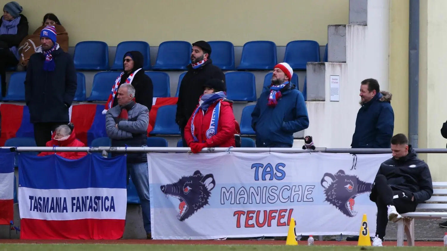 Treue Fans: Der ehemalige Erstligist Tasmania Berlin kann auf eine Hart-Chor-Gruppe setzen, die zu den Auswärtsspielen in der Oberliga mitkommt und sich als Tas-Manische Teufel präsentiert.