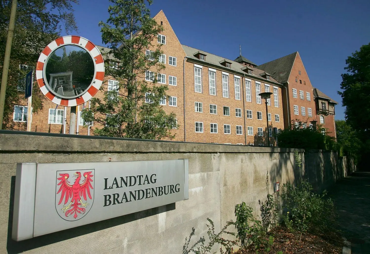 Immer ein Provisorium bis 2014 wurde das Gebäude auf dem Brauhausberg in Potsdam – hier ein Foto aus dem Jahr 2004 – als Landtag genutzt.