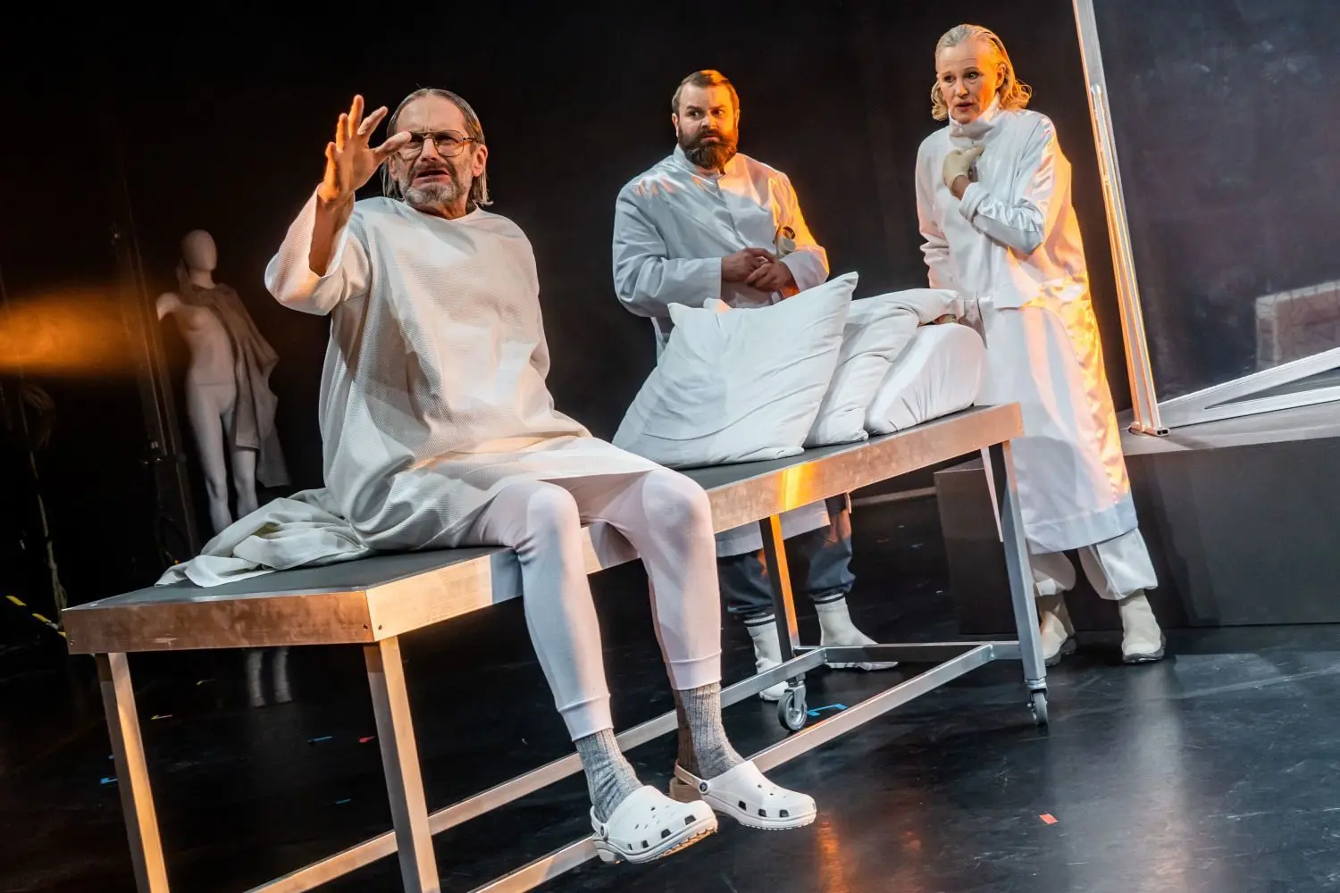 Premiere bei den Uckermärkischen Bühnen Schwedt: Andrzej Stasiuks „Nacht“ mit Udo Schneider, Bernhard Schnepf, Ines Venus Heinrich