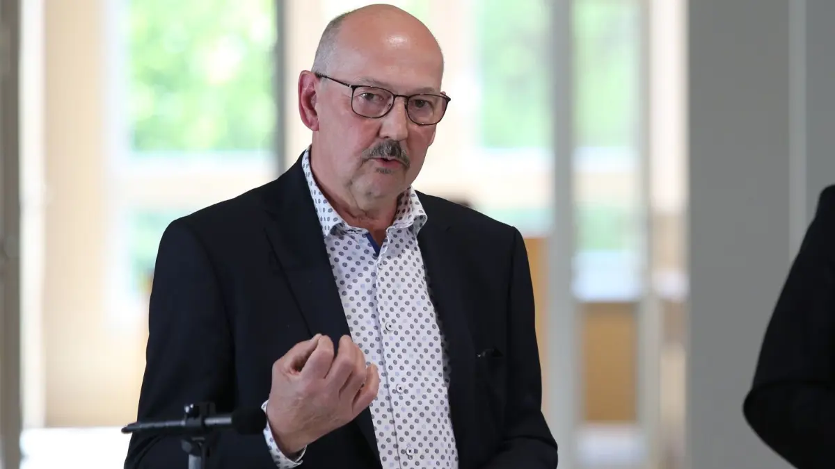 Friedhelm Boginski (FDP): „Um steigenden Mietpreisen wirkungsvoll zu begegnen, hilft nur deutlich mehr und schnelleres Bauen. Staatliche Deckelungen helfen da nicht weiter. „
Friedhelm Boginski