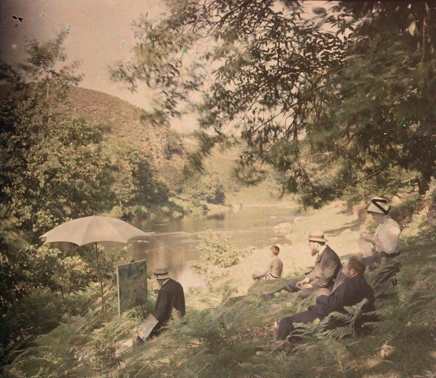Antonin Personnaz: „Armand Guillaumin beim Malen von ,Badende bei Crozant’“, um 1907, Autochrome