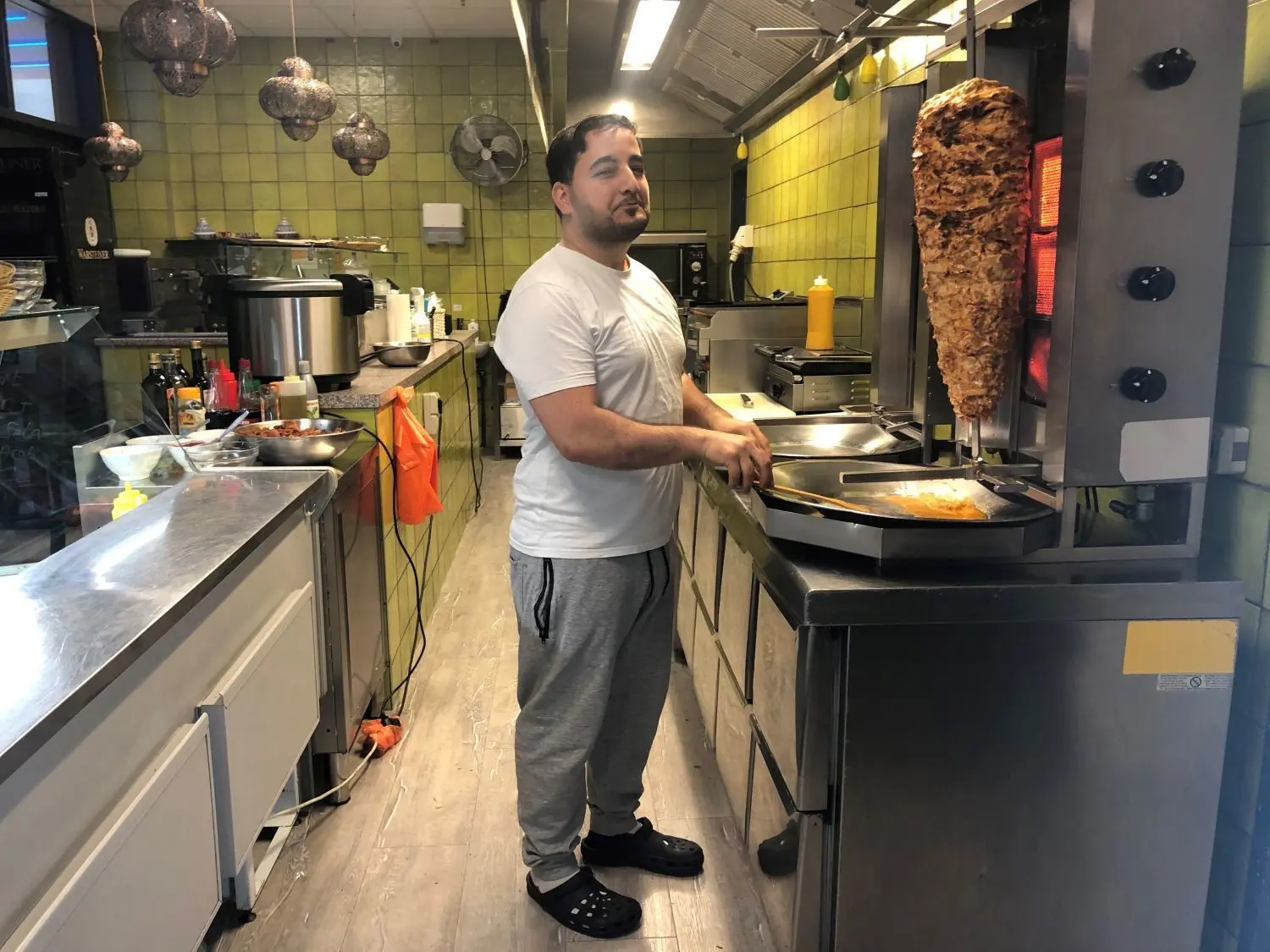 Mahmoud Al Eshat betreibt mit Maryam Huseinbegovic Medic (nicht im Bild) das "Al Jasmin" im Oderturm in Frankfurt (Oder)