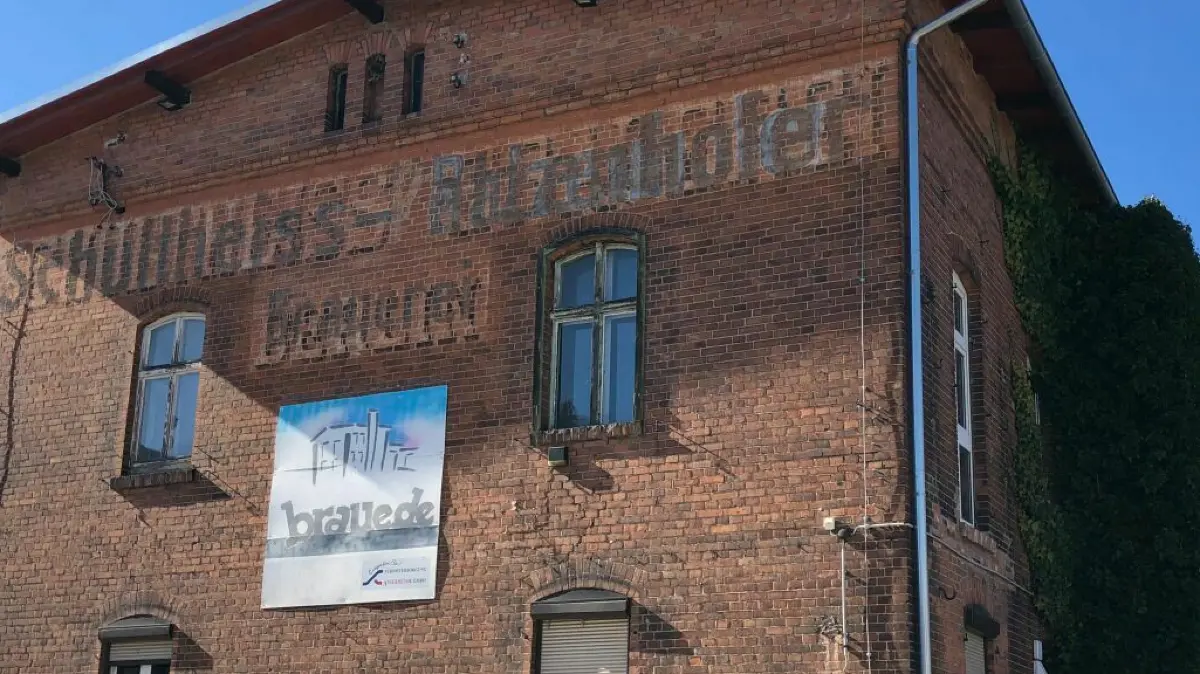 Das Jugendkulturzentrum „Alte Brauerei“ in Angermünde soll 2023 ausgebaut werden. Dafür wurde nun Geld bei der Stadt beantragt. Wofür wird dieses genutzt?
Das Jugendkulturzentrum "Alte Brauerei" in Angermünde wird 2023 asugebaut.