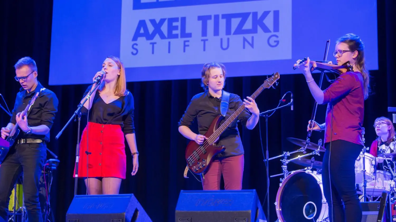 Ein Bild von der ersten Staffel des Bandwettbewerbs „Axel“ 2019 in Eisenhüttenstadt. Hier zu sehen sind Valentin und Band (alias „Jumble“), die am Ende den dritten Platz belegten.