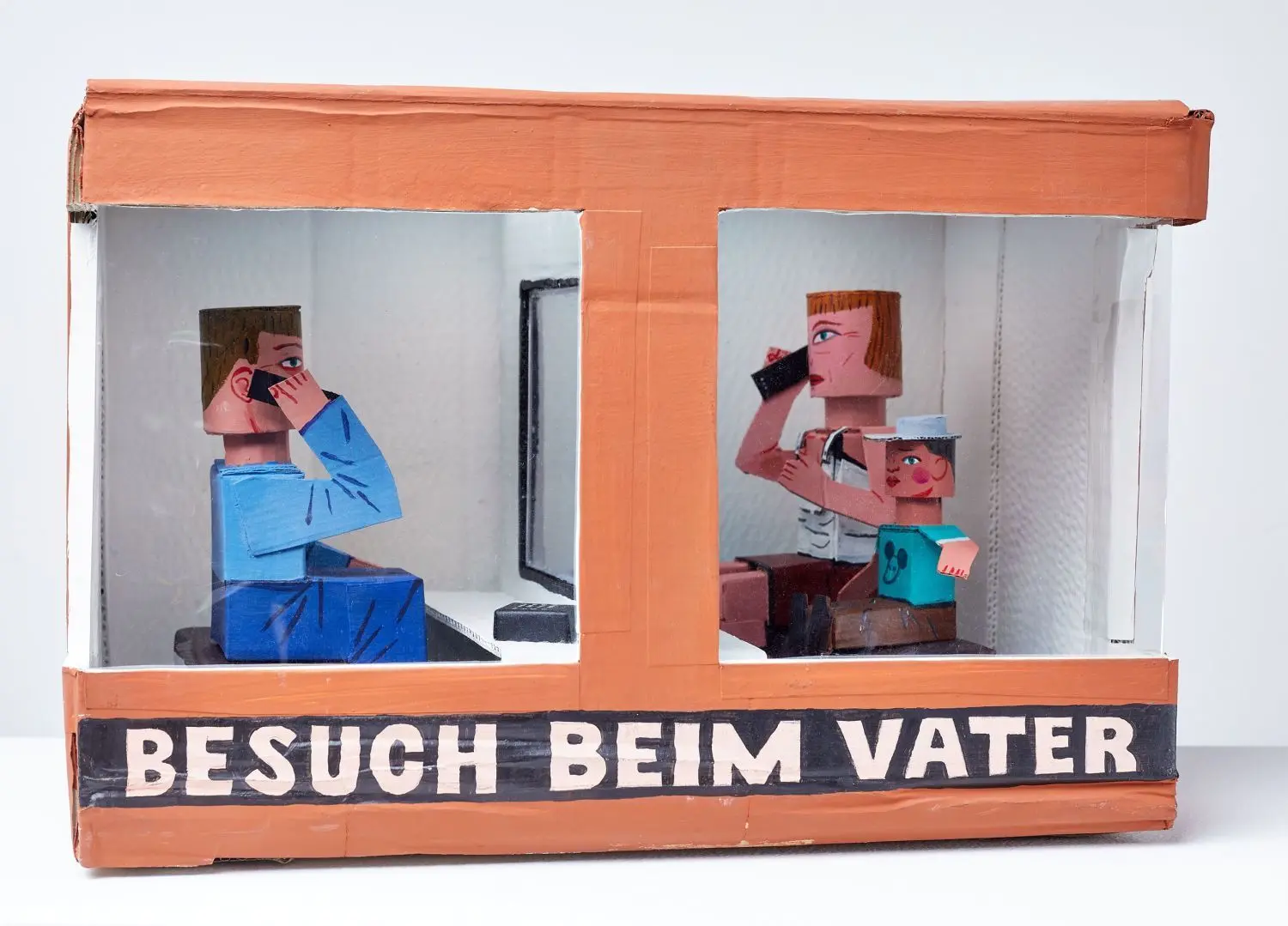 Kann auch Teil von Kindheit sein: Paetrick Schmidts Arbeit „Besuch beim Vater“ (2008) zeigt einen Besuch im Gefängnis.