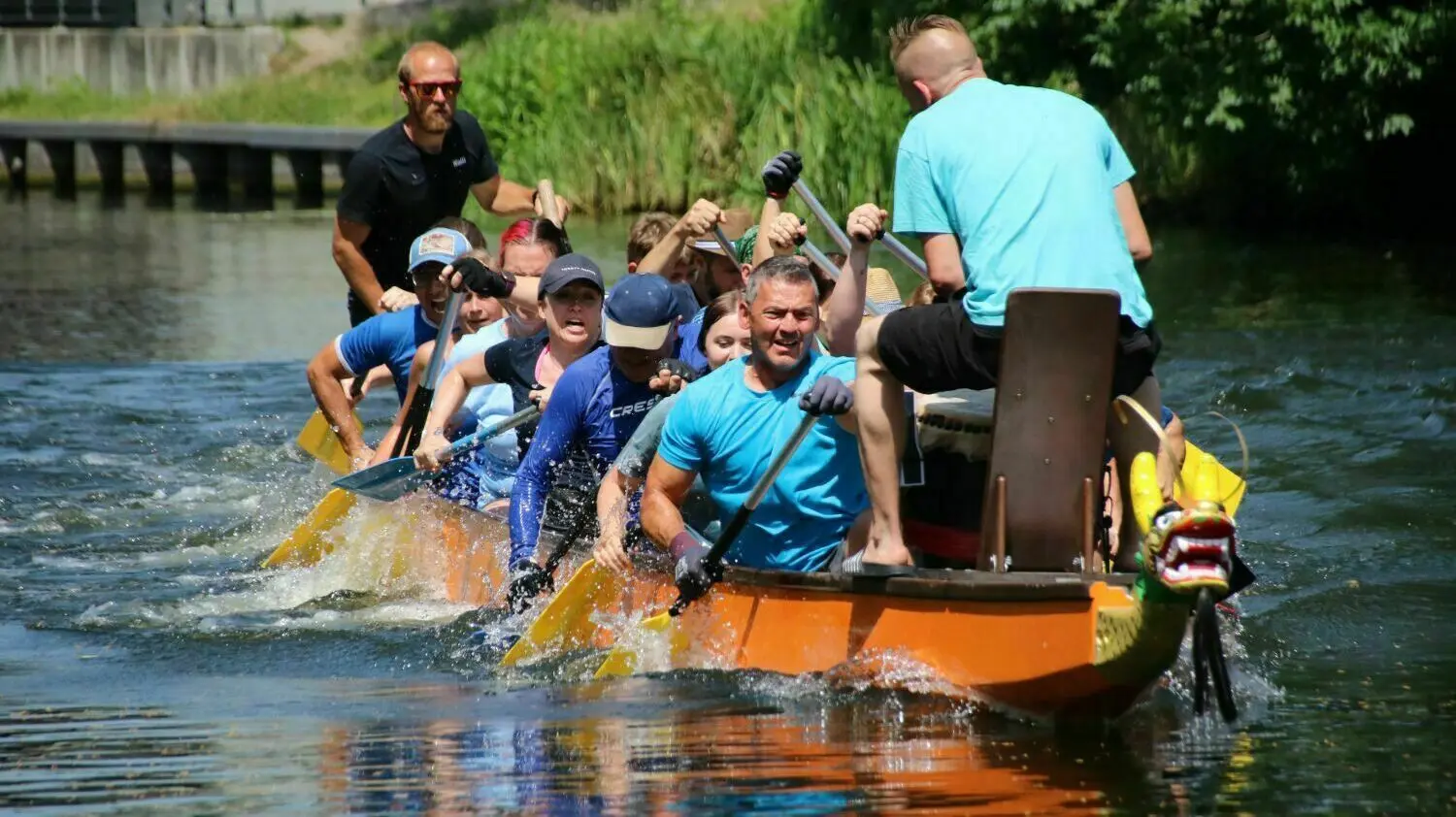 Kämpfen um den Sieg: Die Drachenbootrennen gehören zum Stadtfest dazu. Diesmal traten aber weniger Teams an. Der Wettkampf war am Sonnabend beendet.