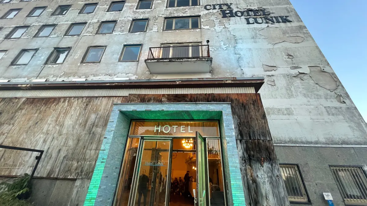 Im Foyer des Hotel Lunik in Eisenhüttenstadt war wieder Leben. Wie geht es weiter mit dem Gebäude in Eisenhüttenstadt?