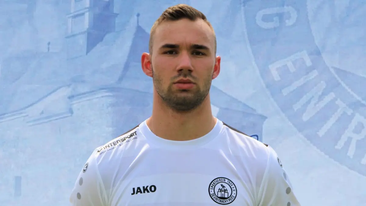 Fußballer Niclas Straube ist neuer Kandidat für die Wahl zum LR-Sportler der Woche.