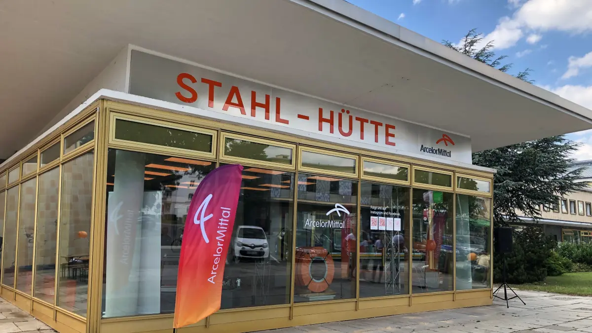 Die Stahl-Hütte von ArcelorMittal in Eisenhüttenstadt ist eröffnet worden.