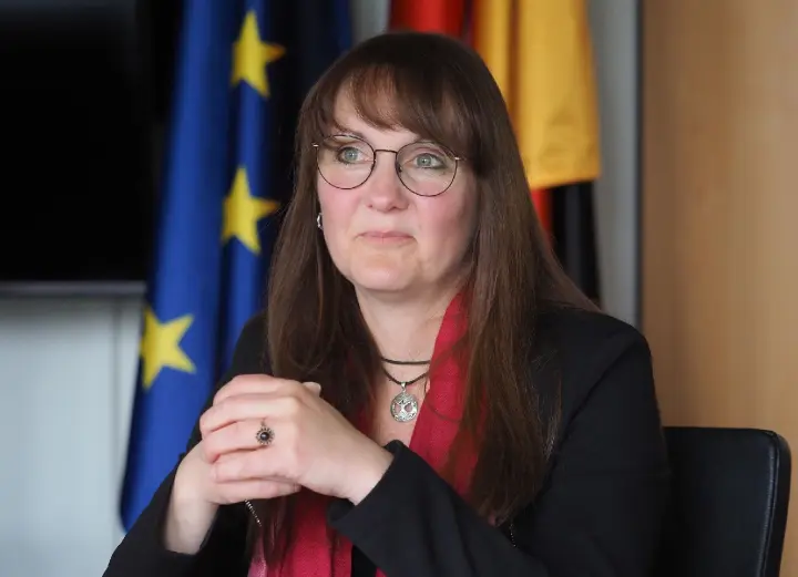 Neue Minister In Brandenburg Das Ist Der Werdegang Von Kathrin neue-minister-in-brandenburg-das-ist-der-werdegang-von-kathrin