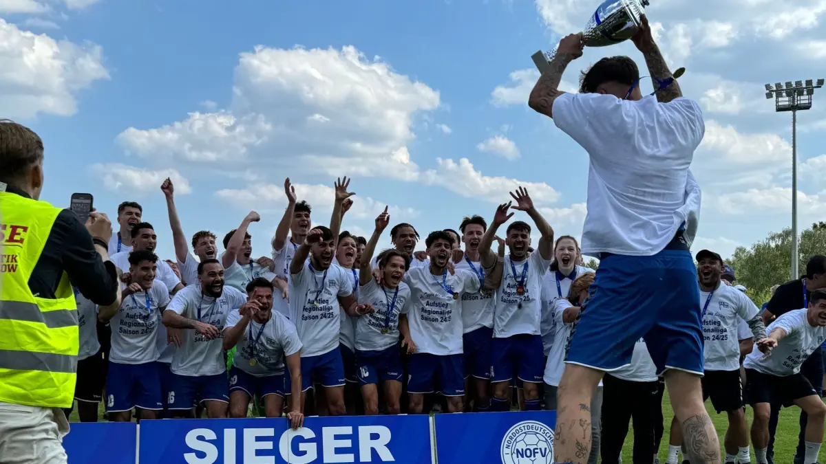 Der FC Hertha 03 Zehlendorf ist einer der beiden Aufsteiger aus der Oberliga. Bis zum letzten Spieltag blieb es spannend. In der Süd-Staffel spielte sich ein Drama ab.
