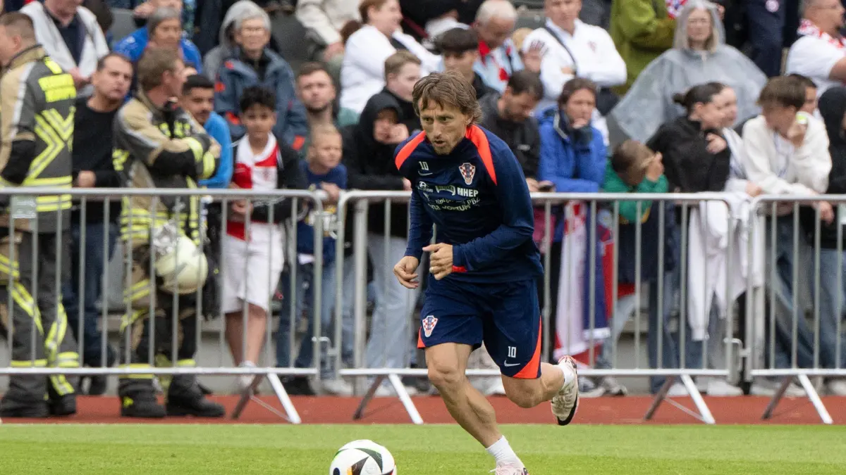 EM 2024: Training Kroatien in Neuruppin: Fussball, Herren, Saison 2023/2024, EM 2024 in Deutschland, Training Kroatien im Volksparkstadion in Neuruppin, Luka Modric, 10.06. 2024, Foto: Matthias Koch