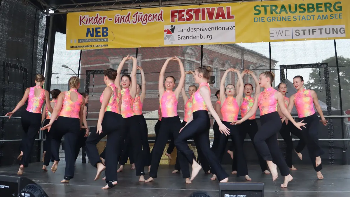 Tanztheater: Tanztheater STR