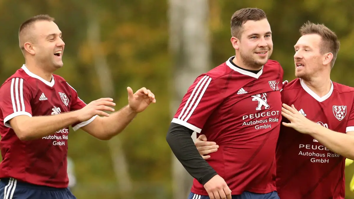 FB LK 9. ST Sch?nower SV — Schorfheide Joahimsthal: Sch?now, 31.10.2020, FB LK 9. ST Sch?nower SV - Schorfheide Joahimsthal, Maik Zachowski freut sich nach dem 3:3-Ausgleich