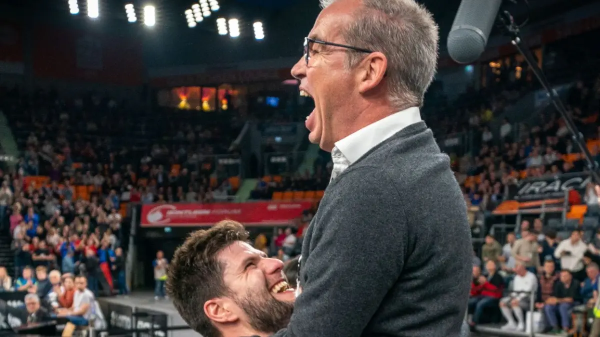 Der größte Moment in der Geschichte des TTC Neu–Ulm: 2022 wurde das Team um Dimitrij Ovtcharov deutscher Pokalsieger. Ovtcharov und Klubboss Florian Ebner feierten.
Final Four TTC Neu-ULM Pokalfinale TTC Ulm / Neu-Ulm ist Pokalsieger