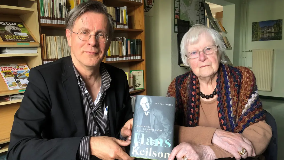 Neues Buch: Autor Jos Versteegen und Marita Keilson präsentieren in der Bibliothek in Bad Freienwalde die neue Biografie über den Arzt, Psychoanalytiker und schriftstseller Hans Keilson (1909-2011).