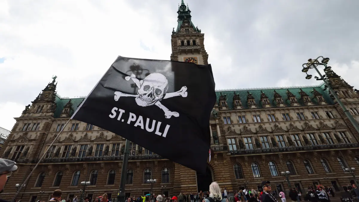 Wann ist in Hamburg 2025 schulfrei? Alle Termine für die Schulferien, Feier- und Brückentage im Überblick.