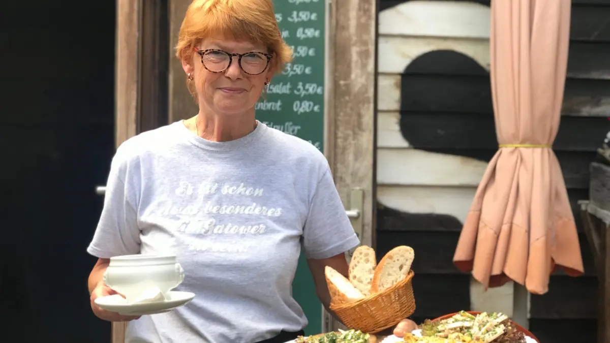 Sabine Becker betreibt die Gaststätte Kleine Badewiese an der Havel in Berlin-Gatow, einem Ortsteil von Spandau.