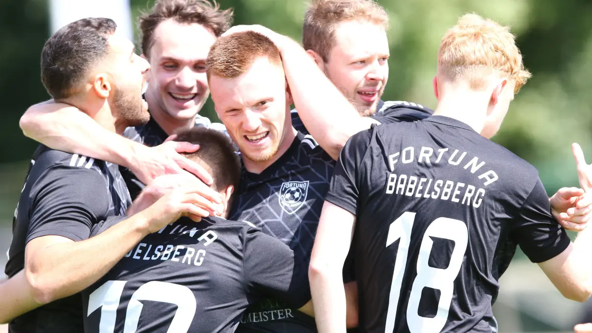 Fortuna Babelsberg konnte durch das x:x beim SV Zehdenick den Klassenerhalt sichern. Für drei andere Teams herrscht damit nun die bittere Gewissheit, dass es runter in die Landesliga geht.