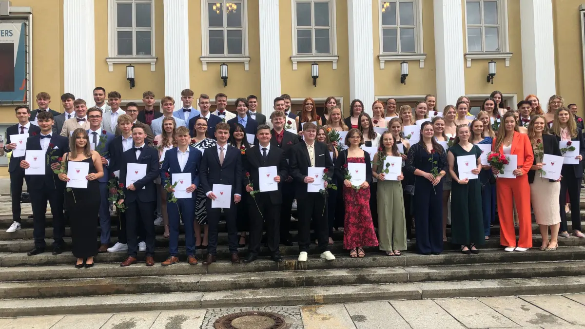 Feierliche Abitur-Zeugnis-Übergabe des Albert-Schweitzer-Gymnasiums Eisenhüttenstadt im FRiedrich-Wolf-Theater