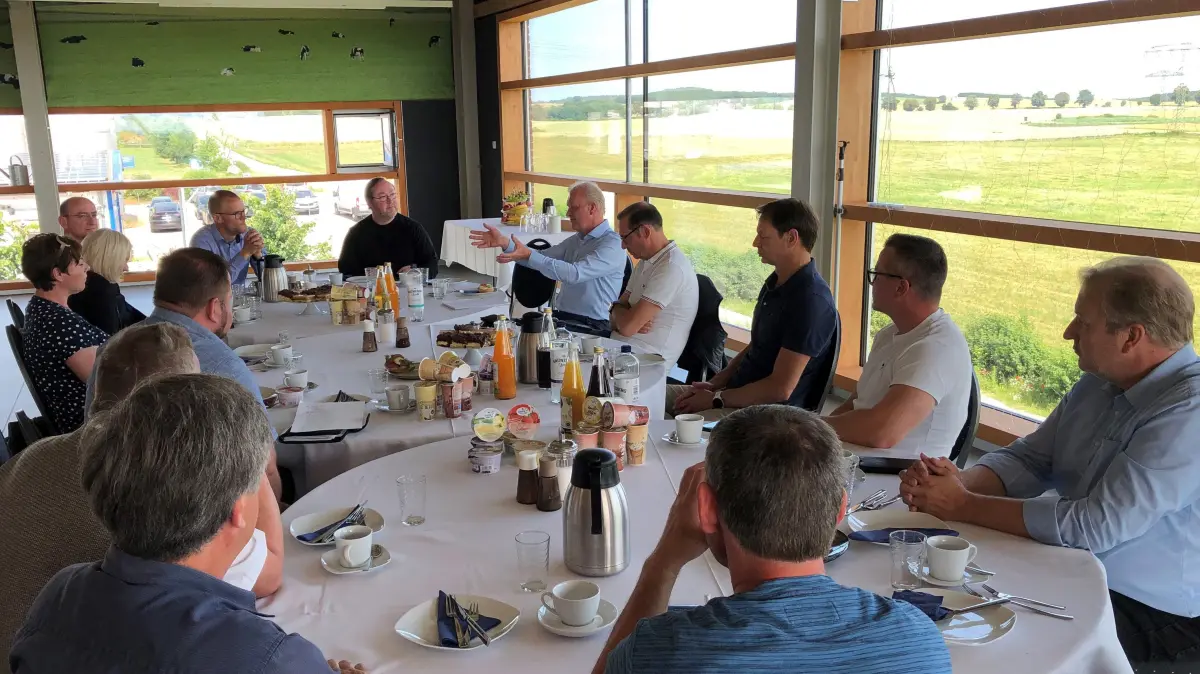 Frühstück mit Chefs: Unternehmer aus der Uckermark treffen sich in Angermünde zum Frühstück bei Hemme Milch mit Ausblick auf Landschaft und Zukunft.