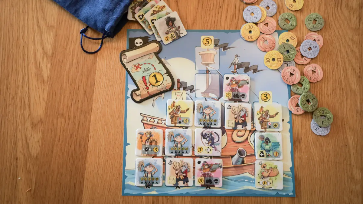 Captain Flip ist nominiert zum Spiel des Jahres. Das einfache Spielprinzip und die große Emotionalisierung machen diesen Titel zu einem Renner am Familientisch.